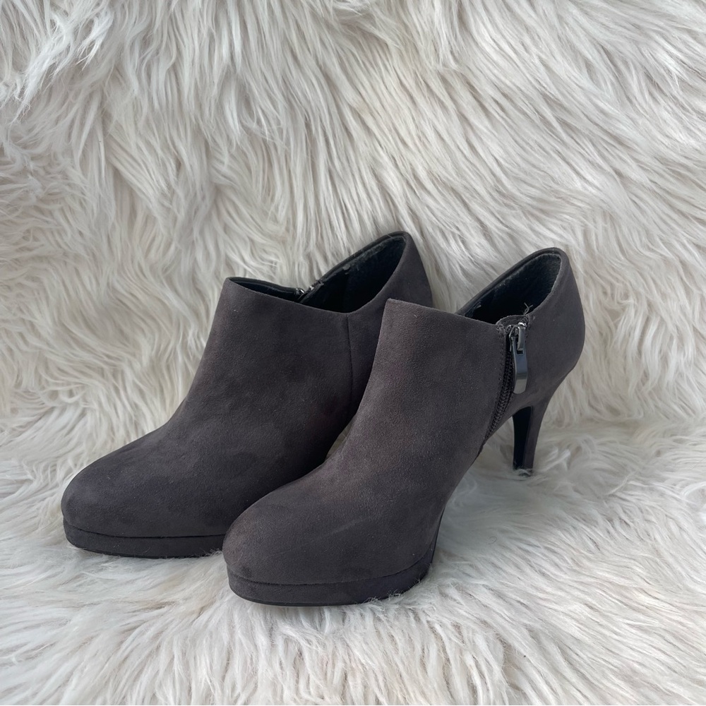2014 Liz Claiborne Women’s Size 7 Gray Suede Heel Booties
